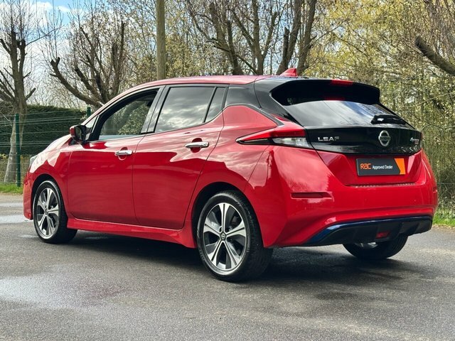 Nissan Leaf Tekna Hatchback EN21JWA Red #6
