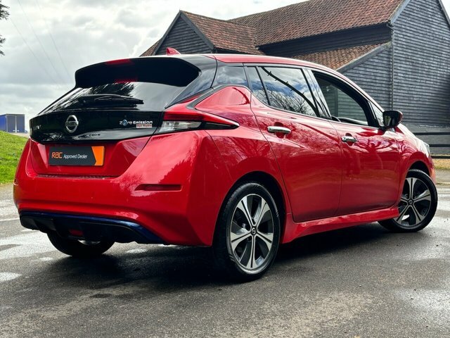 Nissan Leaf Tekna Hatchback EN21JWA Red #2