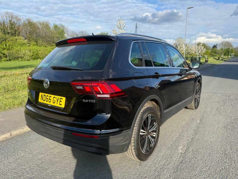 Volkswagen Tiguan 2.0 Tdi Bluemotion Tech Se Navigation 4Motion Euro ND66GYE Black #2