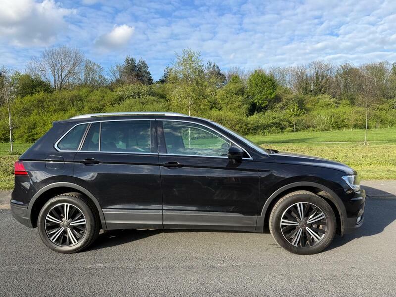 Volkswagen Tiguan 2.0 Tdi Bluemotion Tech Se Navigation 4Motion Euro Black