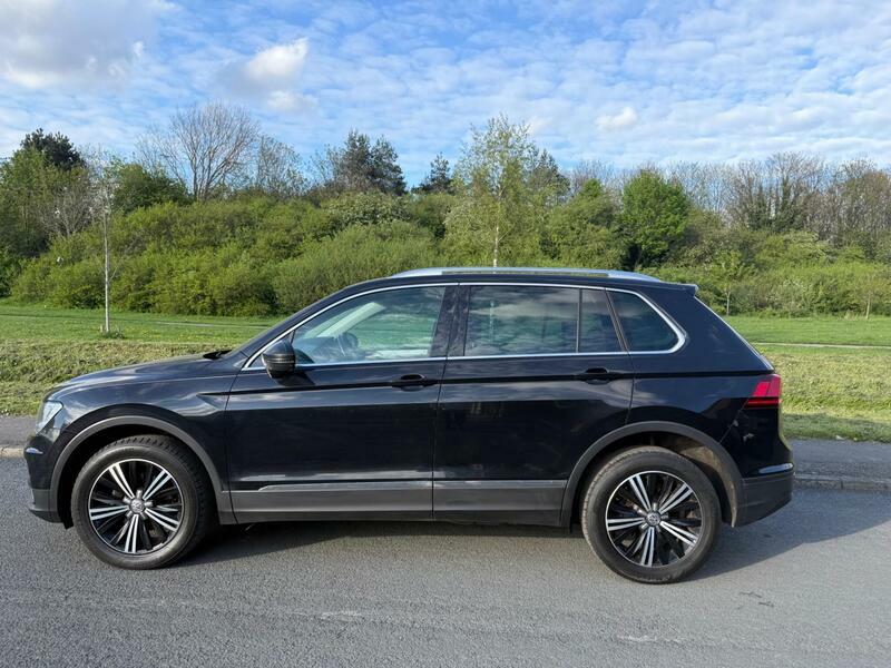 Volkswagen Tiguan 2.0 Tdi Bluemotion Tech Se Navigation 4Motion Euro ND66GYE Black #4