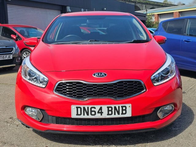 Kia Ceed Hatchback Red #4