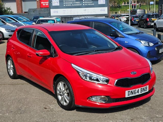 Kia Ceed Hatchback Red #2
