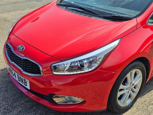 Kia Ceed Hatchback Red #5
