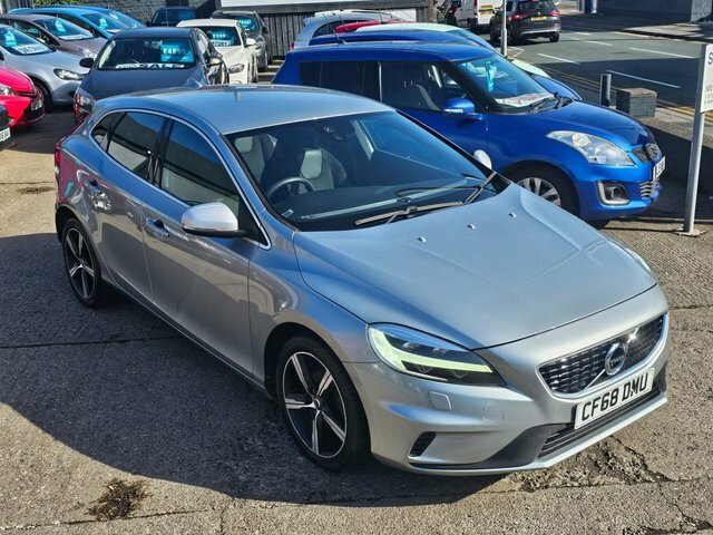 Volvo V40 Hatchback CF68DMU Silver #2