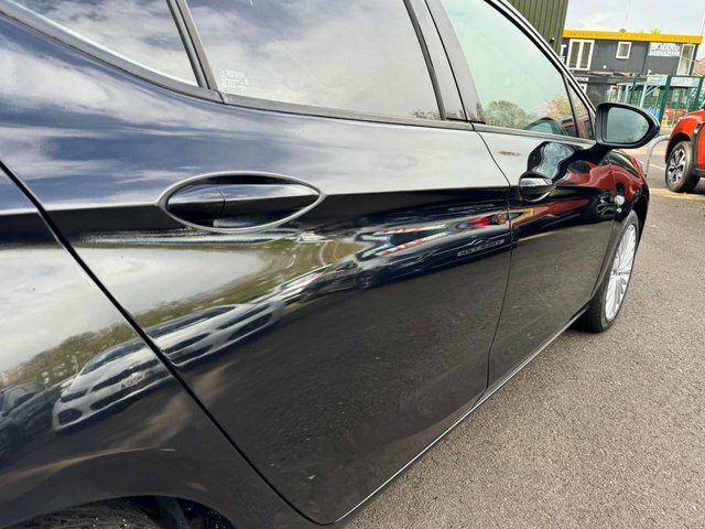Vauxhall Astra Hatchback PE19LFG Black #4