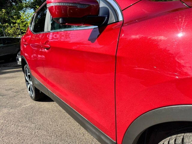 Nissan Qashqai Suv LL70NDJ Red #3