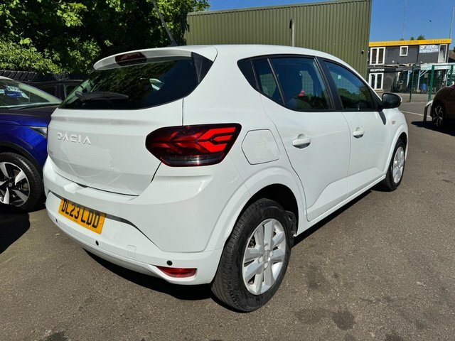Dacia Sandero Hatchback DL23LDD White #6