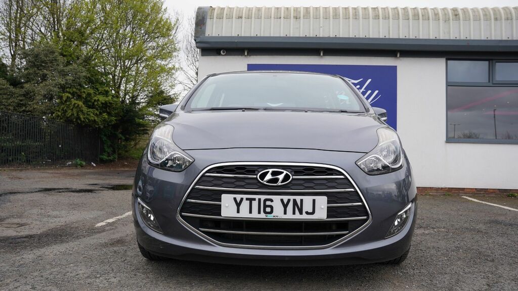 Hyundai Ix20 2016 1.4 Blue Drive Se Hatchback YT16YNJ Grey #5