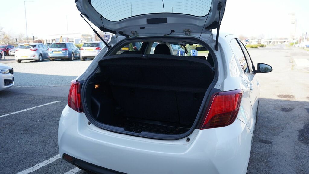 Toyota Yaris 2016 1.33 Dual Vvt-i Icon Hatchback Man YD66GZG White #6