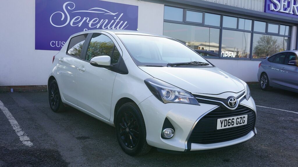 Toyota Yaris 2016 1.33 Dual Vvt-i Icon Hatchback Man YD66GZG White #3