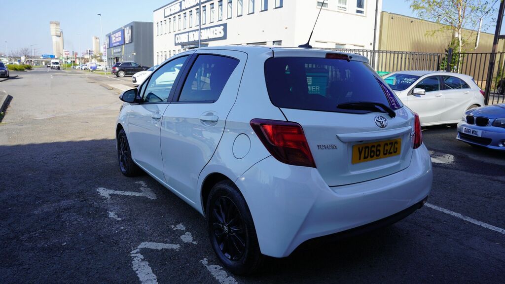 Toyota Yaris 2016 1.33 Dual Vvt-i Icon Hatchback Man YD66GZG White #5
