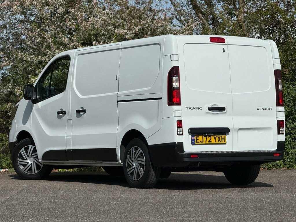 Renault Trafic 2L Business EJ72YXH White #2
