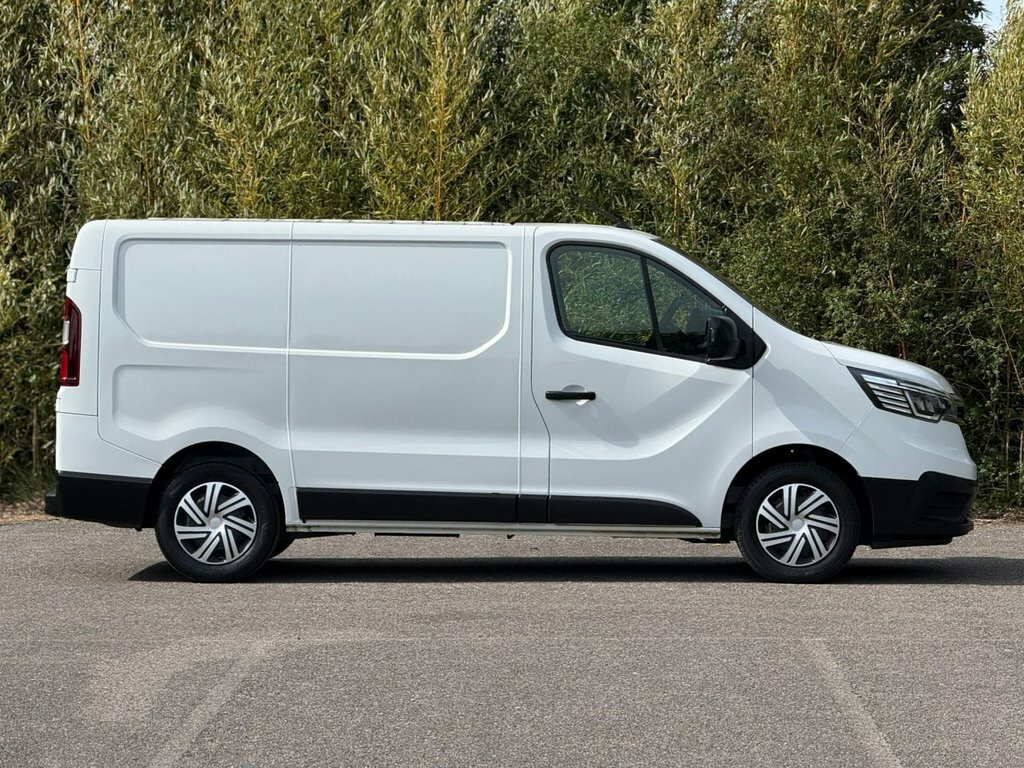 Renault Trafic 2L Business EJ72YXH White #3