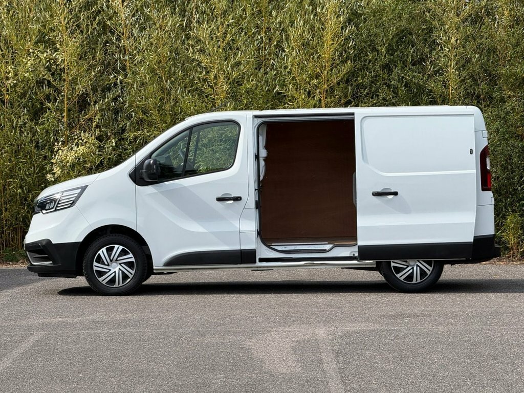 Renault Trafic 2L Business EJ72YXH White #5