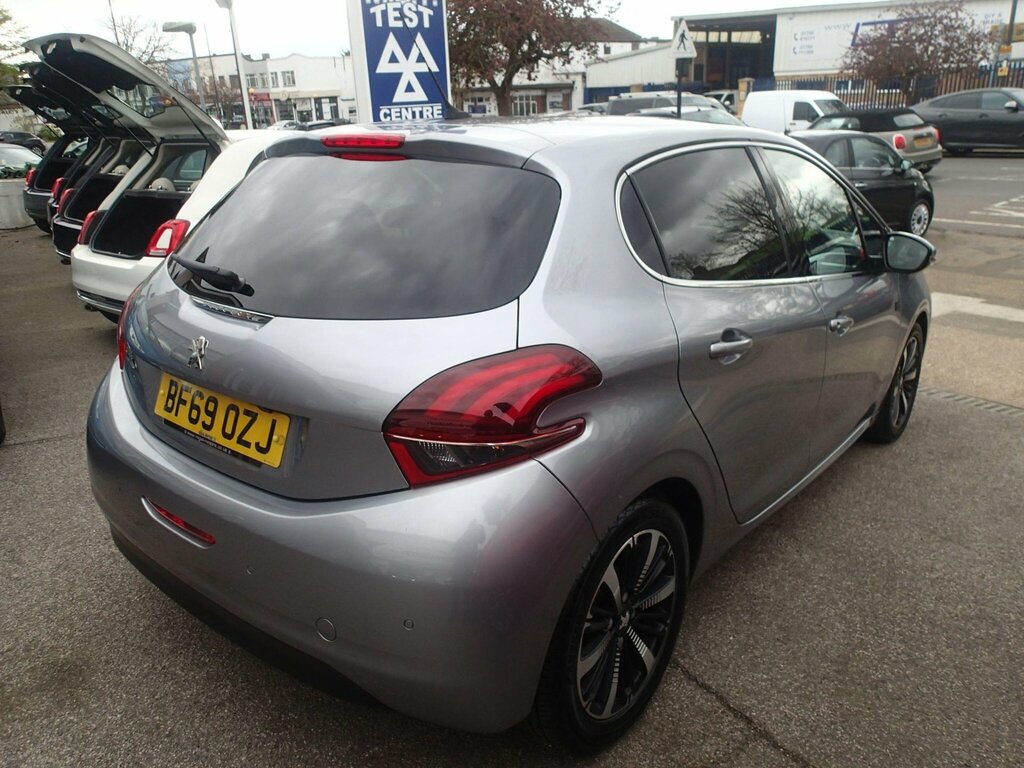 Peugeot 208 1.2 Puretech Tech Edition Euro 6 Ss BF69OZJ Grey #4