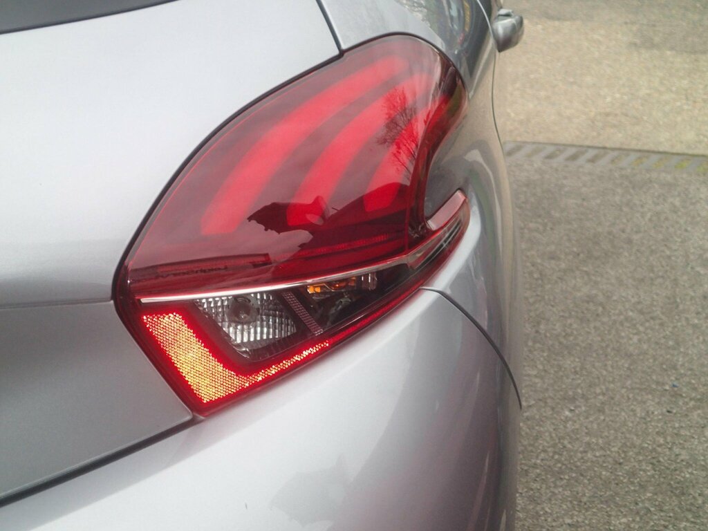 Peugeot 208 1.2 Puretech Tech Edition Euro 6 Ss BF69OZJ Grey #6