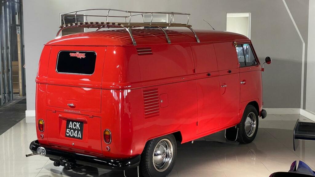 Volkswagen Transporter Manual ACK504A Red #5