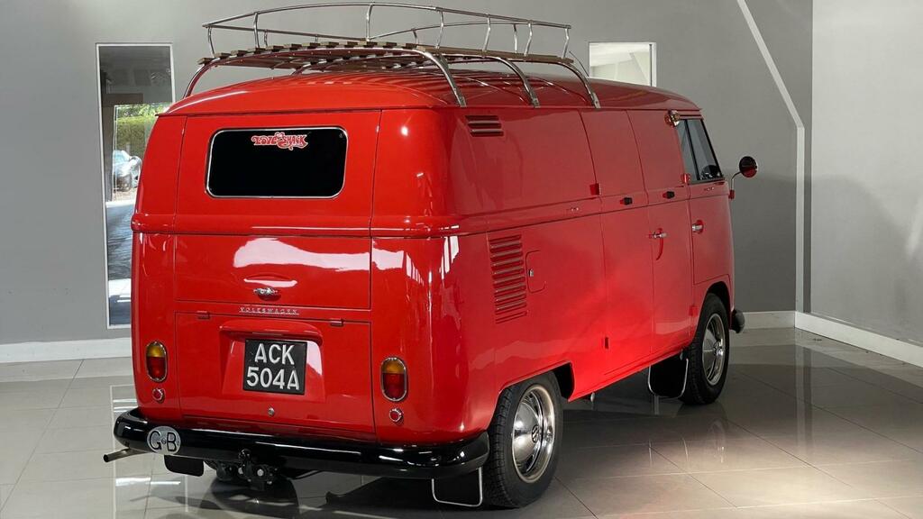 Volkswagen Transporter Manual ACK504A Red #4