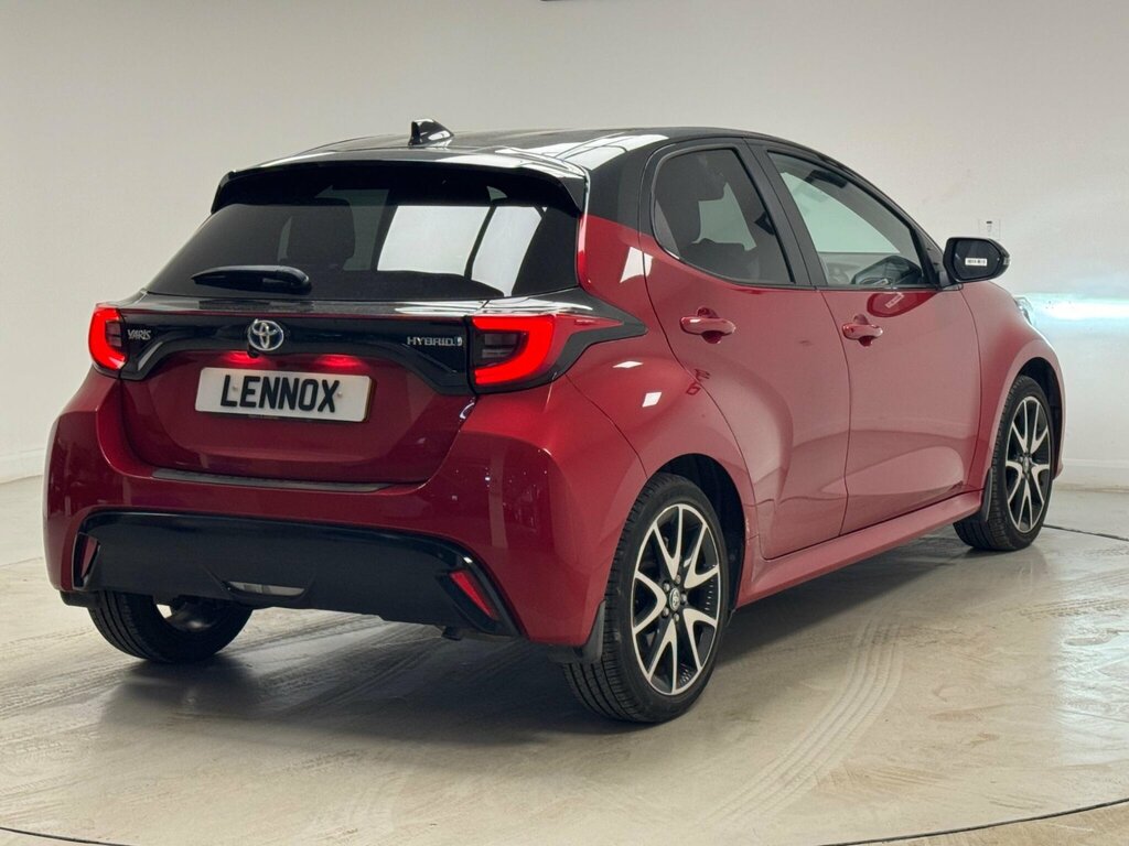 Toyota Yaris 1.5 Vvt-h Dynamic E-cvt Euro 6 Ss PY22HTP Red #4