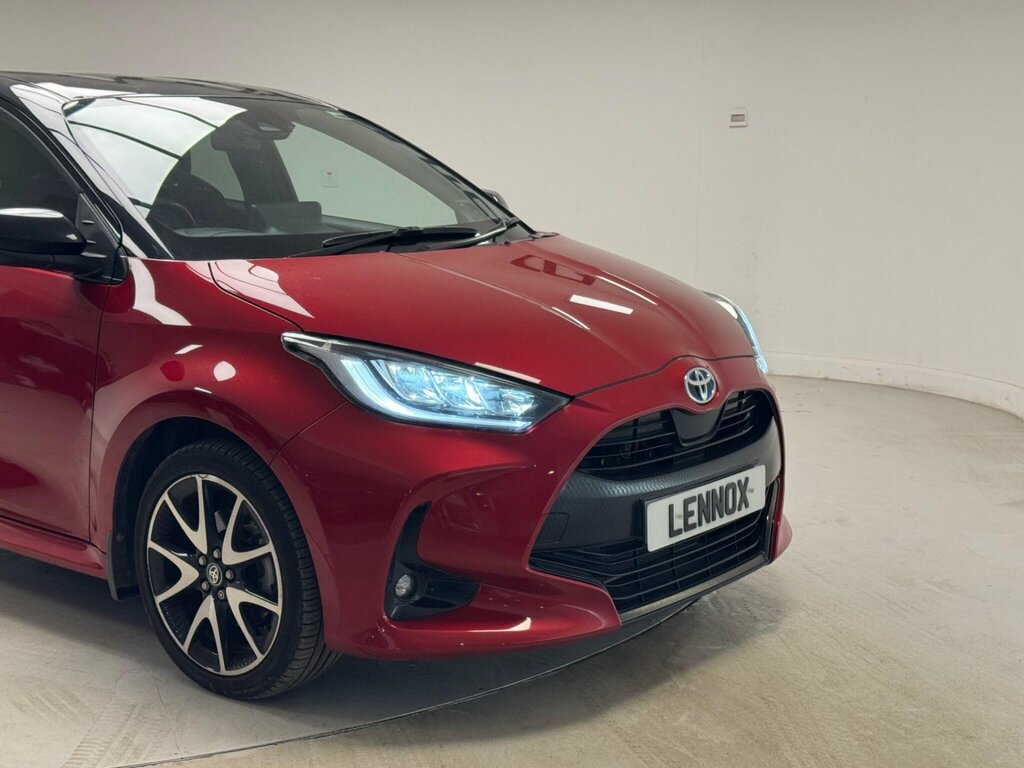 Toyota Yaris 1.5 Vvt-h Dynamic E-cvt Euro 6 Ss Red