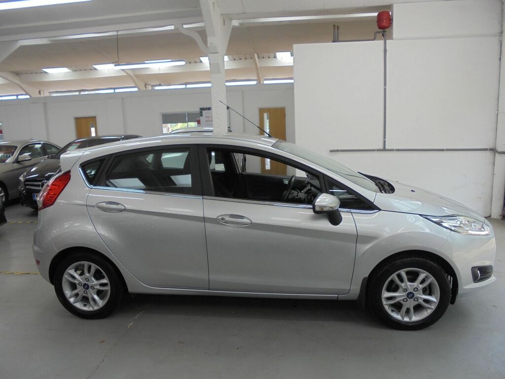 Ford Fiesta 1.25 5 Speed Zetec Sat Nav Euro 6 GL66JJY Silver #5
