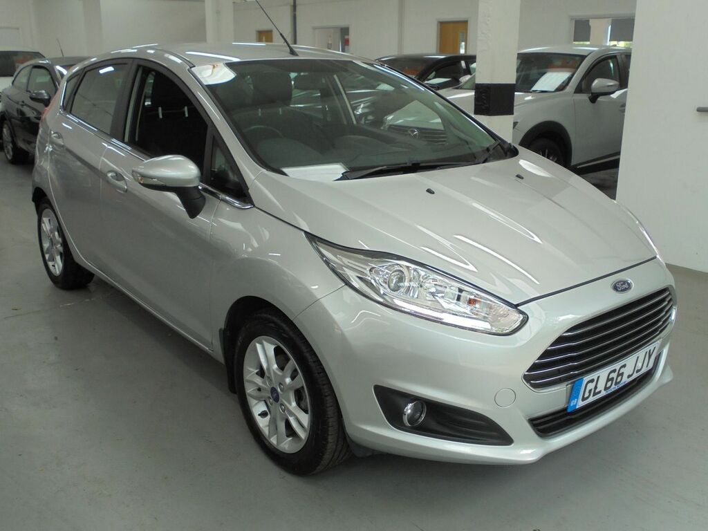 Ford Fiesta 1.25 5 Speed Zetec Sat Nav Euro 6 GL66JJY Silver #3