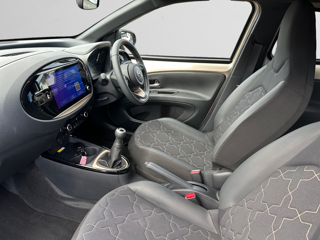 Toyota Aygo X 1.0 Vvt-i Exclusive HW73MHE Beige #5