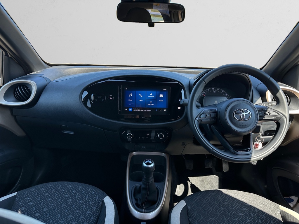 Toyota Aygo X 1.0 Vvt-i Edge HW24NKX Beige #6