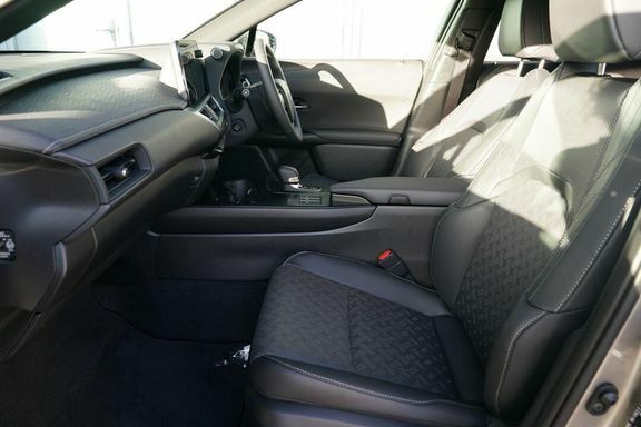 Lexus UX Premium Plus RK26VYH Silver #6