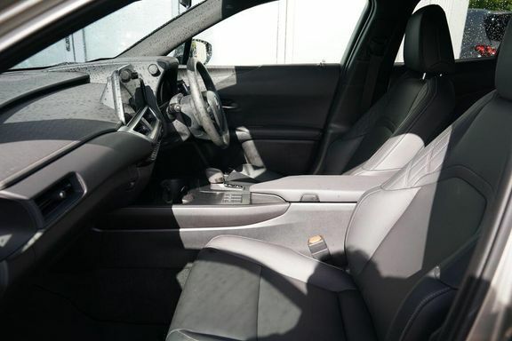 Lexus UX F Sport Design GX25ZKM Silver #6