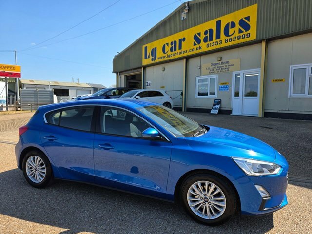 Ford Focus Ecoboost Titanium Hatchback Blue