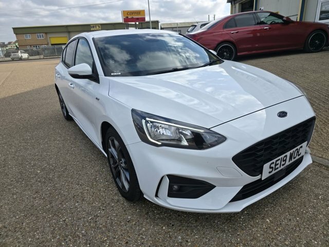 Ford Focus Ecoboost St-line Hatchback SE19WOC White #2