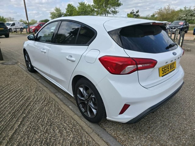 Ford Focus Ecoboost St-line Hatchback SE19WOC White #6