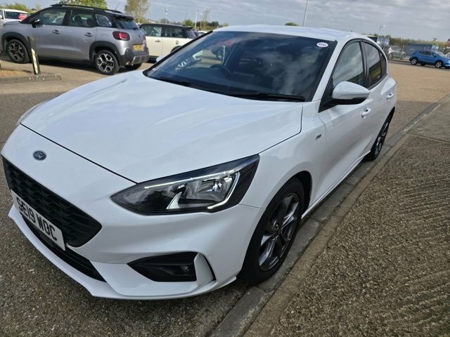 Ford Focus Ecoboost St-line Hatchback SE19WOC White #4