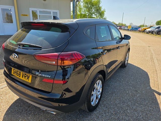 Hyundai Tucson Crdi Se Nav Suv SH68VRW Black #4