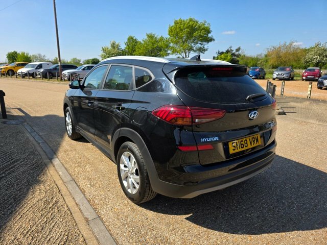Hyundai Tucson Crdi Se Nav Suv SH68VRW Black #3