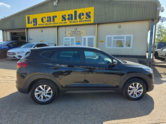 Hyundai Tucson Crdi Se Nav Suv SH68VRW Black #5