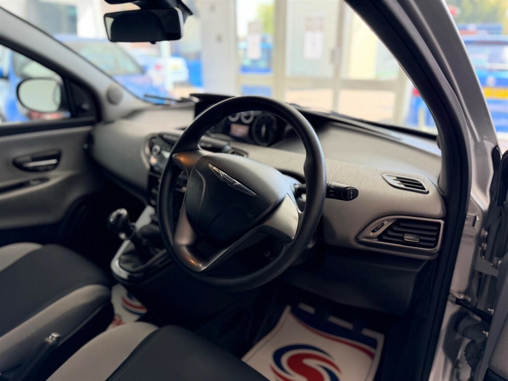 Chrysler Ypsilon 1.2 S Euro 5 Ss Silver #2