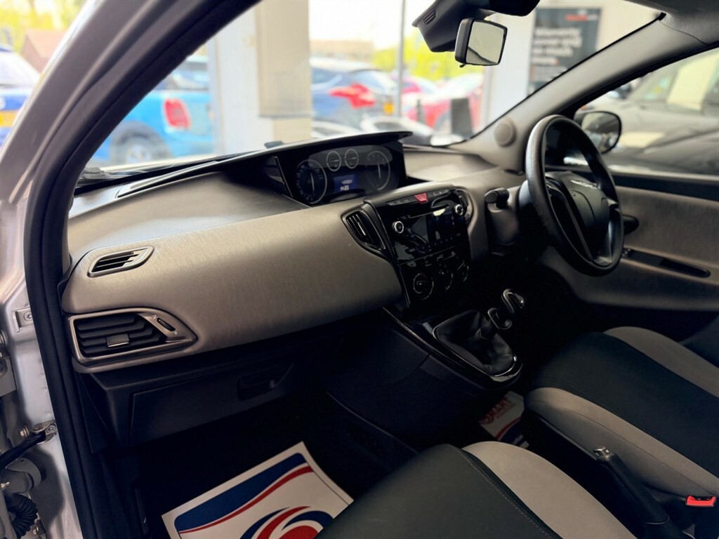 Chrysler Ypsilon 1.2 S Euro 5 Ss Silver #6