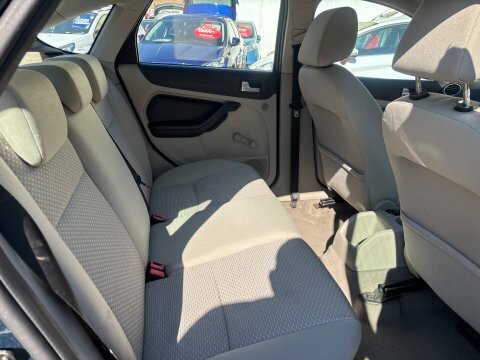 Ford Focus LX 16V.. Cream   #3