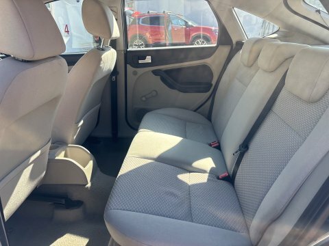 Ford Focus LX 16V.. Cream   #5