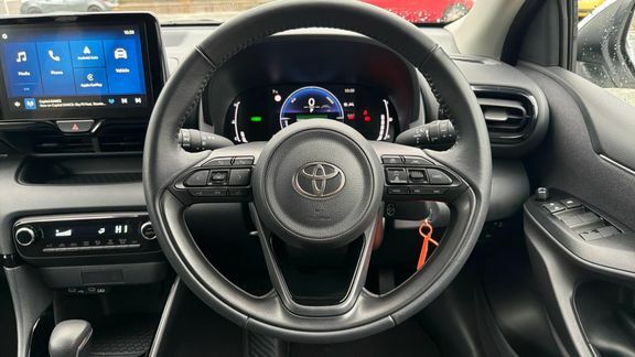Toyota Yaris Design CY25BKN White #6