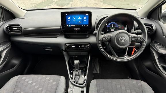 Toyota Yaris Design CY25BKN White #5