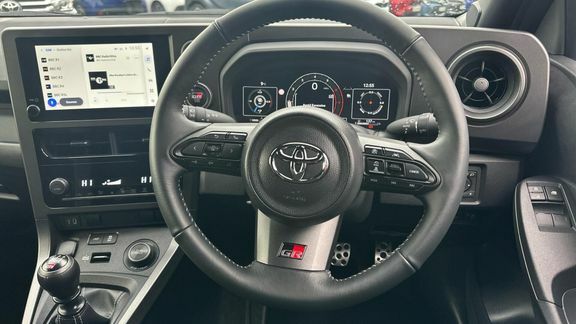 Toyota Yaris 1.6 Turbo Black #6