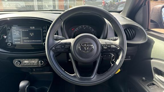 Toyota Aygo X Edge Parking Pack CX73HZE Green #6