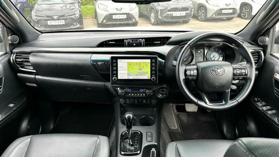 Toyota HILUX Invincible X Dc 2.8D White #5