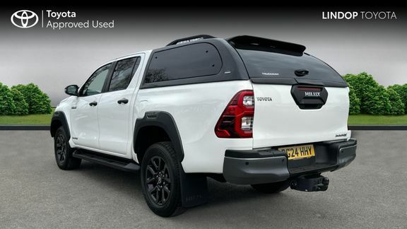 Toyota HILUX Invincible X Dc 2.8D White #4