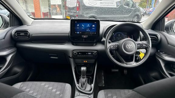 Toyota Yaris Design CY24HRU White #6