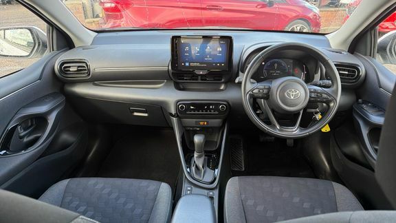 Toyota Yaris Design CX24XVR White #6